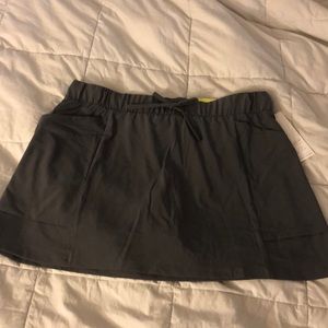 NWT Large All In Motion Gray Skort - HUGE Pockets!